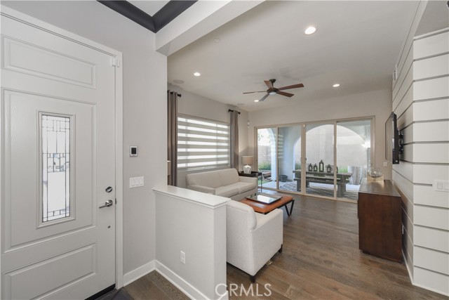 Detail Gallery Image 4 of 35 For 135 Interval, Irvine,  CA 92618 - 3 Beds | 2/2 Baths