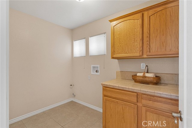 19410 Allegheny Court, Apple Valley CA: https://media.crmls.org/medias/5668e5e0-3d4a-41b2-9ebf-e1fc1f360c93.jpg