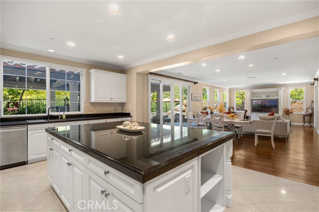 Detail Gallery Image 4 of 45 For 1009 Newhall Ter, Brea,  CA 92821 - 5 Beds | 5/1 Baths