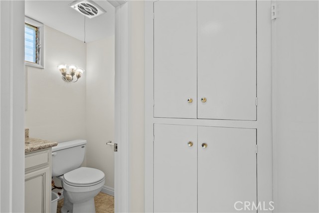 Detail Gallery Image 11 of 36 For 19156 Avenue of the Oaks #B,  Newhall,  CA 91321 - 2 Beds | 1/1 Baths