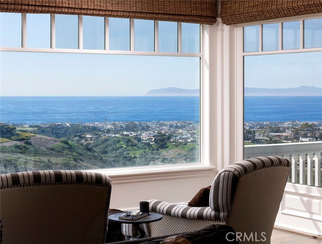 1 San Mateo Way, Corona del Mar CA: https://media.crmls.org/medias/5669614c-0e00-48f4-bb31-12edfcc253e2.jpg