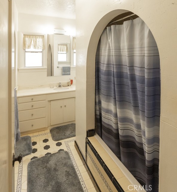 132 St Joseph Avenue, Long Beach CA: https://media.crmls.org/medias/5669de66-59b2-4c34-9e48-6a7eee15b2ab.jpg