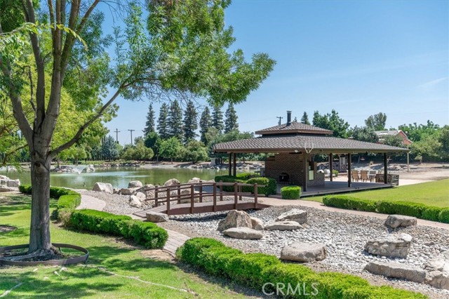 13715 E Nebraska Avenue, Kingsburg CA: https://media.crmls.org/medias/566a32df-7d34-4583-b764-83450ee6ab22.jpg