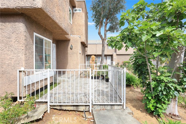Detail Gallery Image 6 of 34 For 1569 W Jefferson Blvd,, Los Angeles,  CA 90018 - 3 Beds | 2/1 Baths