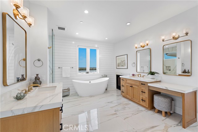 Detail Gallery Image 25 of 40 For 2507 Alta Vista Dr, Newport Beach,  CA 92660 - 5 Beds | 4/1 Baths