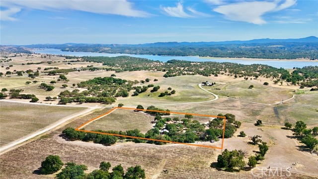 53600 Bradley Lockwood Road, Lockwood CA: https://media.crmls.org/medias/566c9322-729c-484e-a6d4-8a22856ea17d.jpg