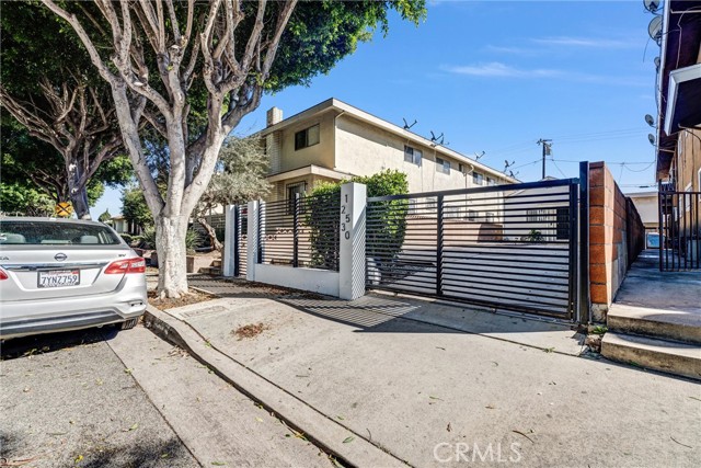 Detail Gallery Image 2 of 23 For 12530 Birch, Hawthorne,  CA 90250 - 3 Beds | 2 Baths