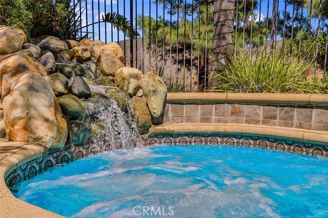 Detail Gallery Image 5 of 61 For 13910 Mountain View Pl, Sylmar,  CA 91342 - 5 Beds | 3 Baths