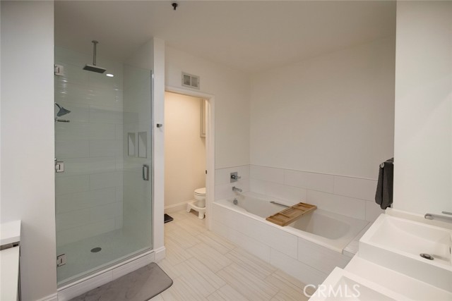 5350 White Oak Avenue, 105 photo 32