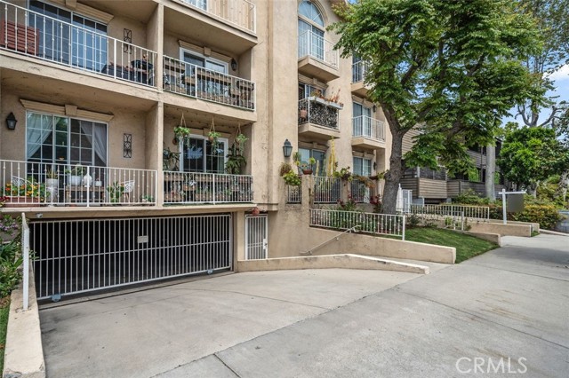 Detail Gallery Image 3 of 39 For 11445 Moorpark St #5,  Studio City,  CA 91602 - 2 Beds | 2/1 Baths