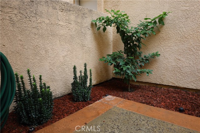 Detail Gallery Image 5 of 5 For 18716 Vista Del Canon #C,  Newhall,  CA 91321 - 2 Beds | 2/1 Baths