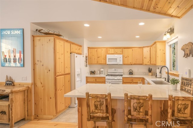 Detail Gallery Image 6 of 45 For 41952 Mapleleaf Dr, Big Bear Lake,  CA 92315 - 3 Beds | 2 Baths