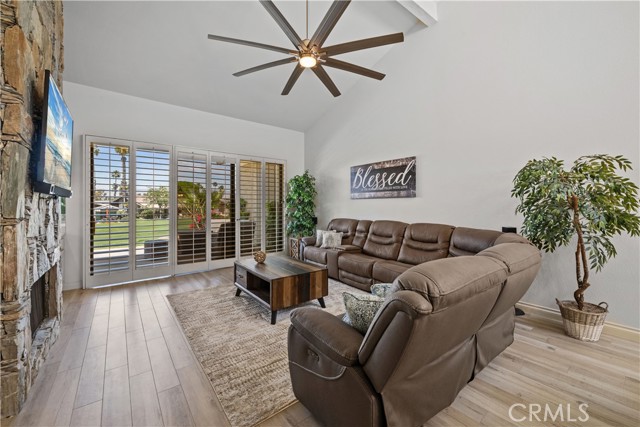 Detail Gallery Image 7 of 37 For 324 Sundance Cir, Palm Desert,  CA 92211 - 2 Beds | 2/1 Baths