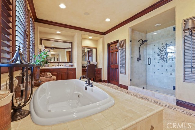 6 Marble Creek Lane, Coto de Caza CA: https://media.crmls.org/medias/566f215a-3bb2-4666-98f6-28d71bfa1ae6.jpg