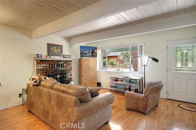 Detail Gallery Image 5 of 42 For 42716 Juniper Dr, Big Bear Lake,  CA 92315 - 4 Beds | 2 Baths