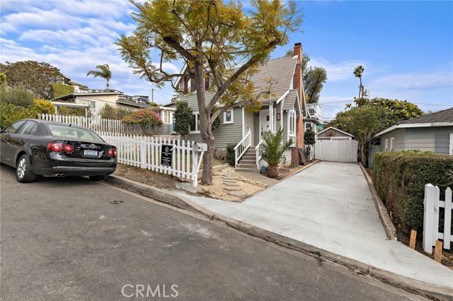 251 Viejo Street, Laguna Beach CA: https://media.crmls.org/medias/566fd247-709a-42e0-b216-fa5c9c5f88ac.jpg