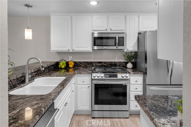 662 Sycamore Avenue, Claremont CA: https://media.crmls.org/medias/5671360a-90b8-443a-822c-0e0c3dee19ba.jpg