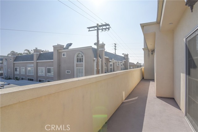 Detail Gallery Image 18 of 24 For 11848 Kiowa Ave #304,  Los Angeles,  CA 90049 - 3 Beds | 2 Baths