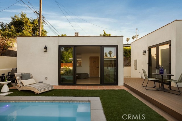 2334 Glover Place, Los Angeles CA: https://media.crmls.org/medias/5672b9ee-83b7-4a52-8ca8-541420fa0dd1.jpg