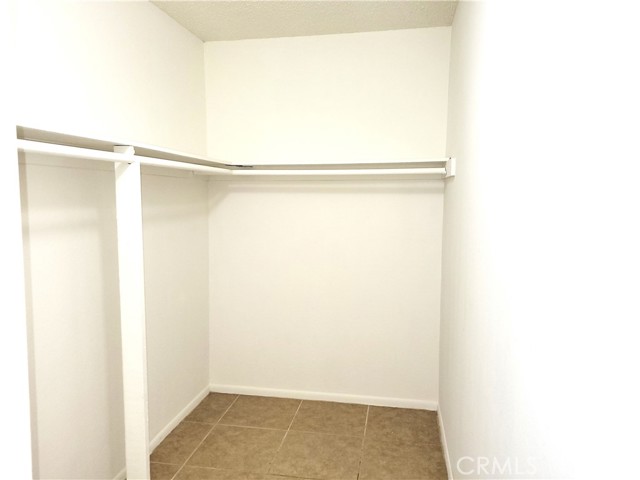 Detail Gallery Image 5 of 9 For 16742 Lynn Ln #C,  Huntington Beach,  CA 92649 - 1 Beds | 1 Baths