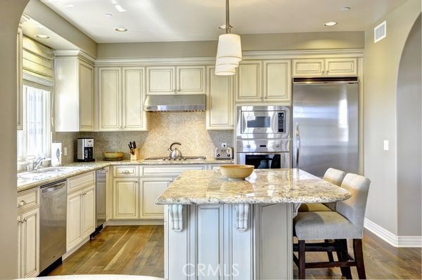 Kitchen island for gathering friends and family.