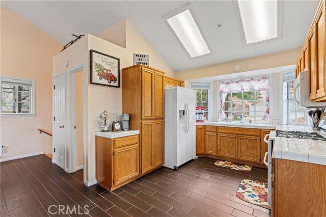 Detail Gallery Image 5 of 40 For 1285 Yukon Dr, Lake Arrowhead,  CA 92352 - 3 Beds | 2/1 Baths