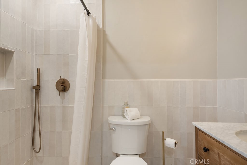 https://media.crmls.org/medias/5676c2c9-8891-42c6-9814-7d037f544967.jpg?preset=X-Large