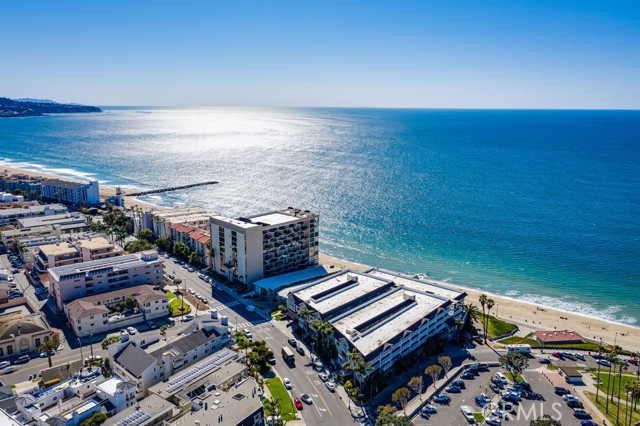 531 Esplanade, Redondo Beach, California 90277, 2 Bedrooms Bedrooms, ,Residential,Sold,Esplanade,SB22221707