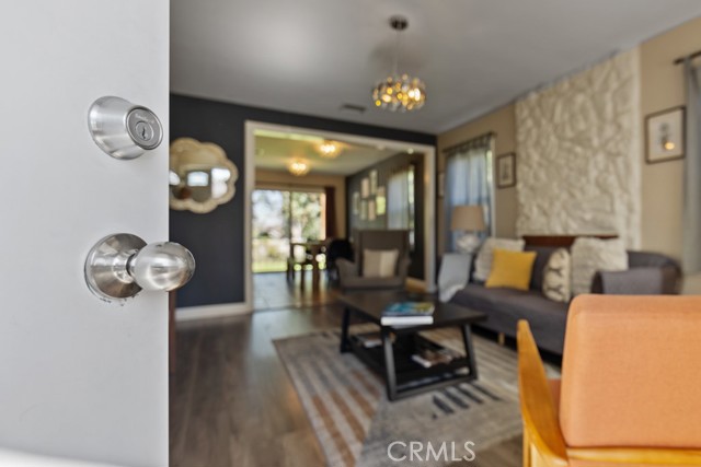 213 East 45th Street, Long Beach CA: https://media.crmls.org/medias/5678abc8-58b2-483b-b547-0ba0f79f401e.jpg
