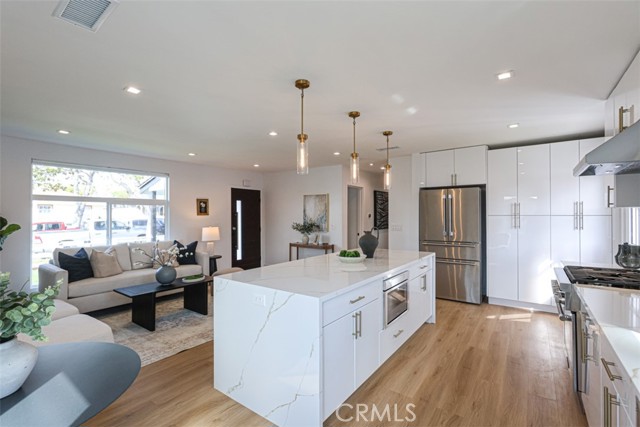 Detail Gallery Image 12 of 48 For 2700 183rd, Redondo Beach,  CA 90278 - 3 Beds | 2 Baths