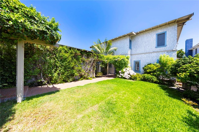 1051 Marine Drive, Laguna Beach CA: https://media.crmls.org/medias/5679b1c8-3840-4f5b-a34c-95b621129348.jpg