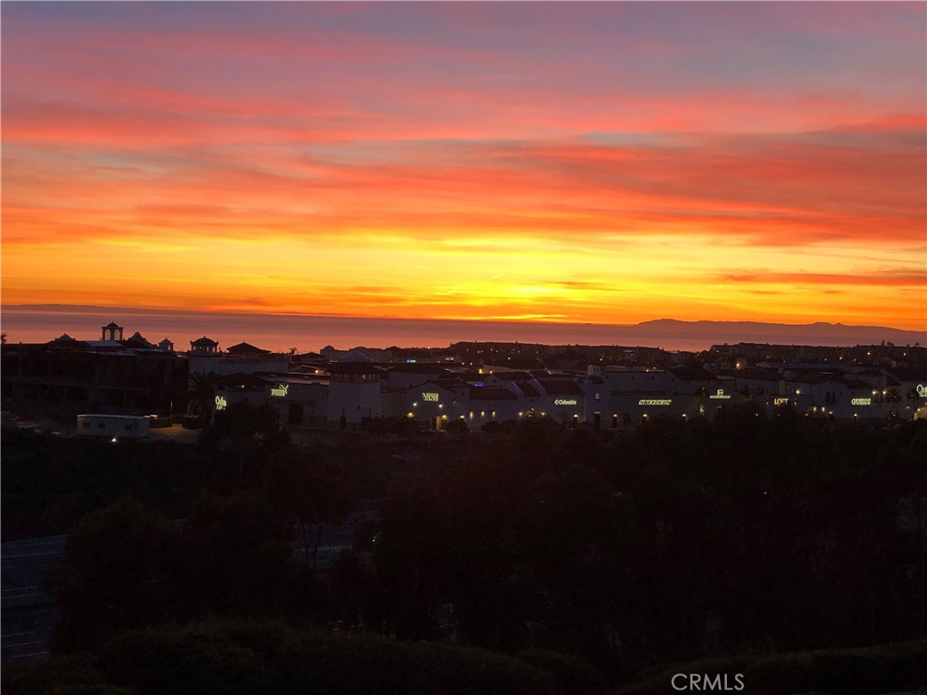 https://media.crmls.org/medias/567a7026-ecf5-498d-a5b6-966b75e91974.jpg?preset=X-Large
