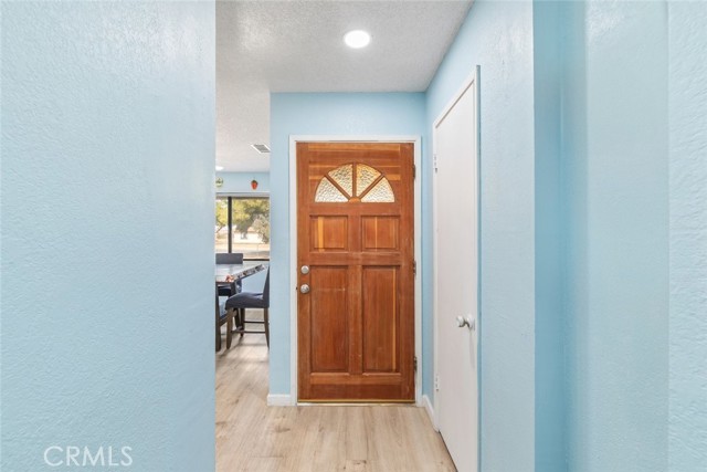 17733 Fresno Street, Hesperia CA: https://media.crmls.org/medias/567b8497-3c86-4c71-a037-1718e13dbea1.jpg