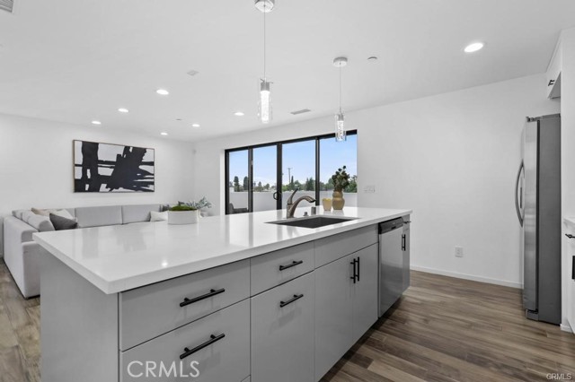 Detail Gallery Image 17 of 25 For 4136 1/2 Normal Ave #1/2,  Los Angeles,  CA 90029 - 2 Beds | 2 Baths