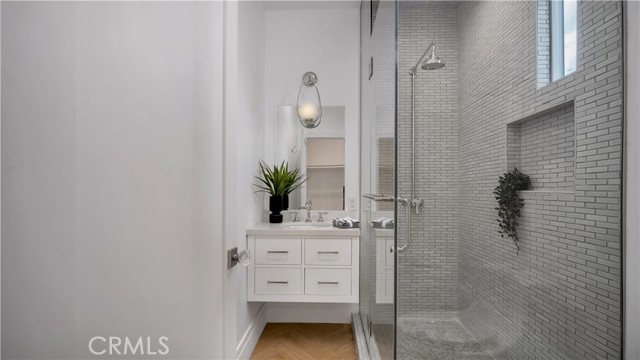 Detail Gallery Image 14 of 17 For 1347 Seward St., Los Angeles,  CA 90028 - 3 Beds | 2 Baths