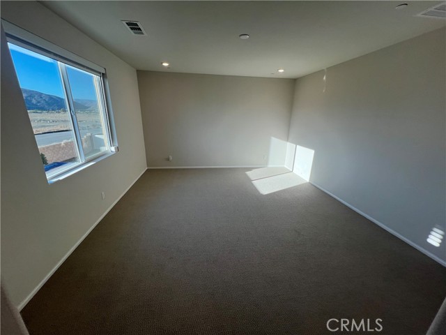 Detail Gallery Image 15 of 26 For 19557 Hanging Rock, Lake Elsinore,  CA 92532 - 5 Beds | 3 Baths