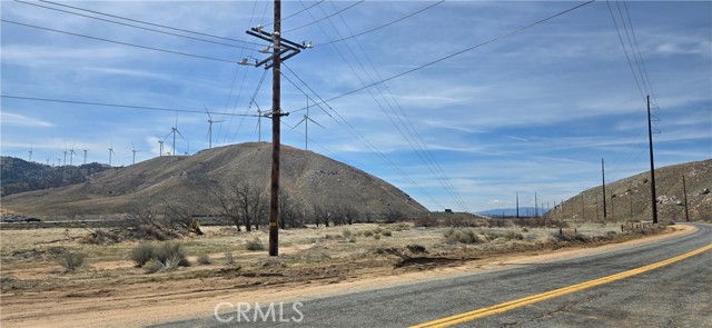 10100 Tehachapi Road, Tehachapi CA: https://media.crmls.org/medias/567d4078-3ebc-4896-b502-31e990d2183e.jpg