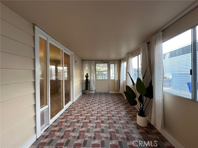 https://media.crmls.org/medias/567d51e4-65d4-4bb8-9174-ccd57f8e1180.jpg