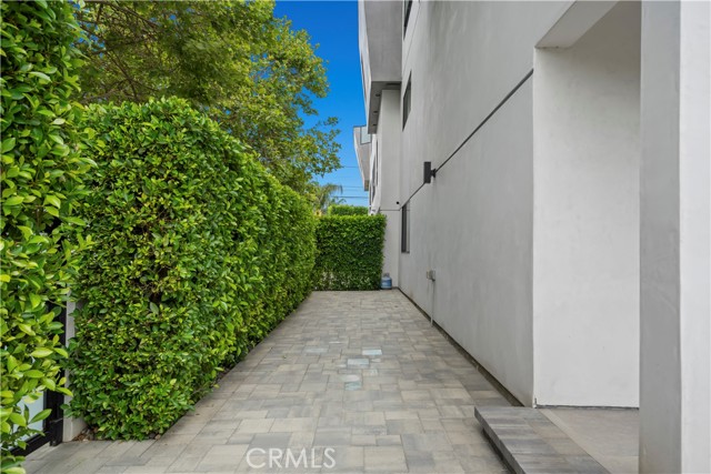 14157 Tiara Street, Sherman Oaks CA: https://media.crmls.org/medias/567d7a8b-e5ff-445c-895a-af1f451cac5f.jpg