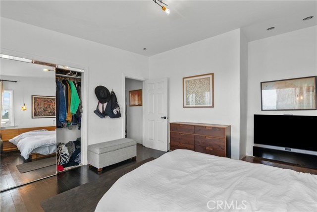 2067 Mayview Drive, Los Angeles CA: https://media.crmls.org/medias/567e4de5-b204-4a7e-bc72-9df5f374be9f.jpg