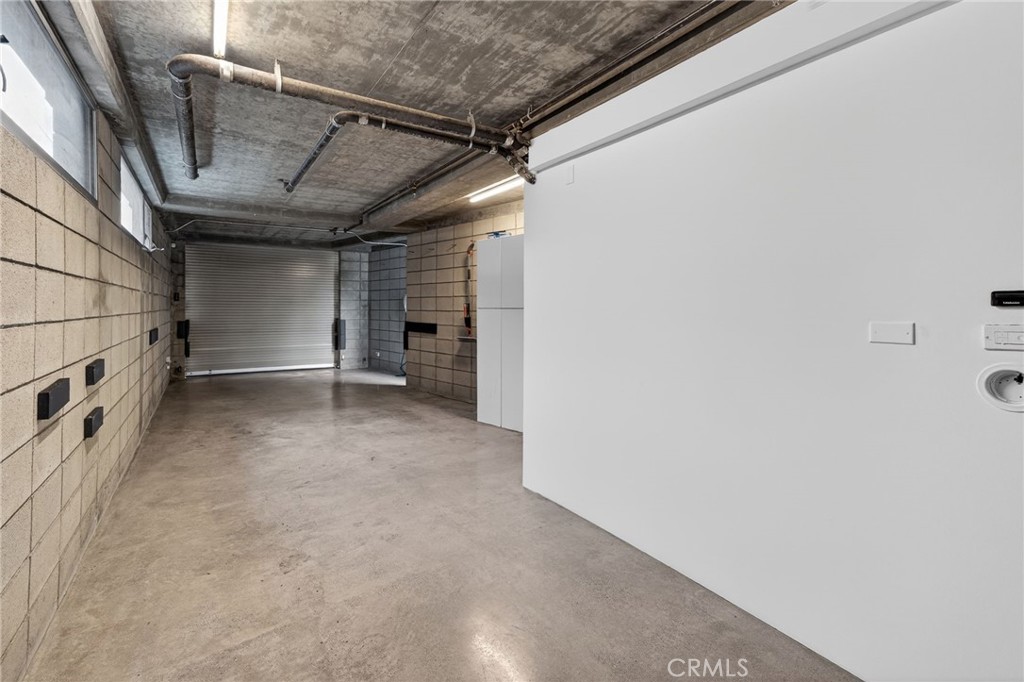https://media.crmls.org/medias/567ebcef-0993-4ec8-9417-04dfe59c30cd.jpg?preset=X-Large