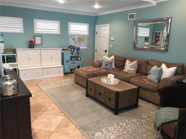 Detail Gallery Image 12 of 29 For 75 Claremont, Long Beach,  CA 90803 - 4 Beds | 4 Baths