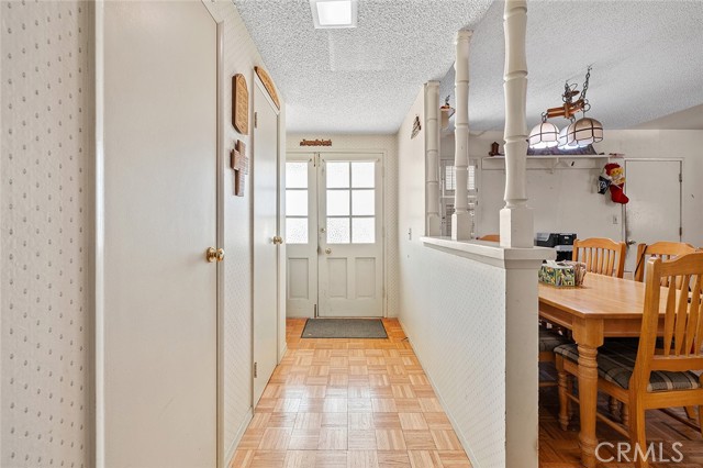 2538 Frost Avenue, Thousand Oaks CA: https://media.crmls.org/medias/567f6209-573d-4025-b13f-01275303c187.jpg