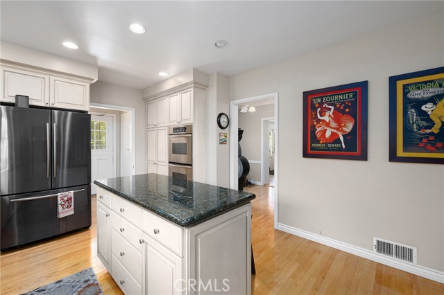 Detail Gallery Image 20 of 69 For 2964 Lombardy Rd, Pasadena,  CA 91107 - 4 Beds | 3 Baths