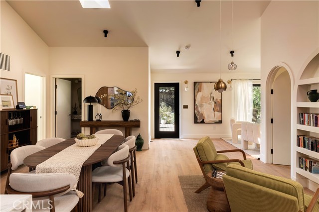 Detail Gallery Image 5 of 32 For 2931 Tyburn St, Los Angeles,  CA 90039 - 3 Beds | 2 Baths