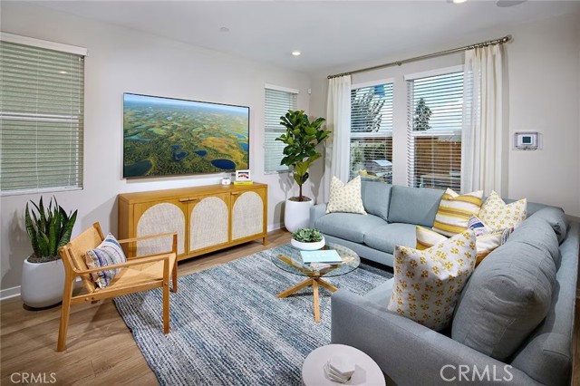 Detail Gallery Image 2 of 8 For 4084 Spring Ln, Corona,  CA 92883 - 3 Beds | 2/1 Baths