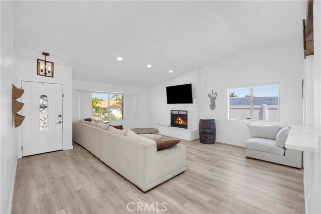 29817 Sloop Drive, Canyon Lake CA: https://media.crmls.org/medias/56805368-5b7a-4275-840f-f0654649ffe5.jpg