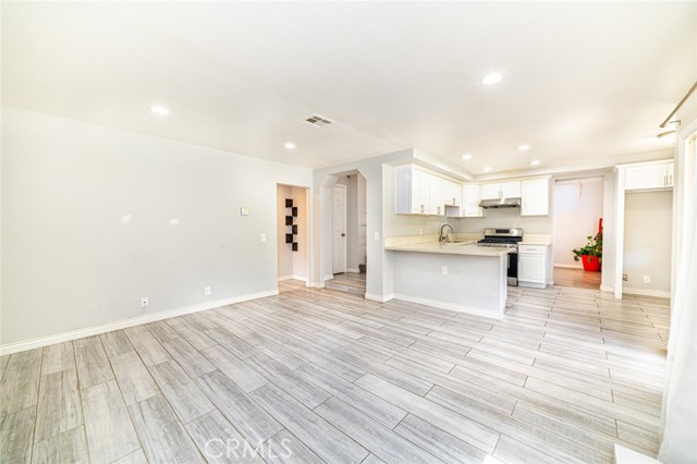 Detail Gallery Image 6 of 22 For 22936 Brookhollow, Moreno Valley,  CA 92557 - 4 Beds | 2/1 Baths