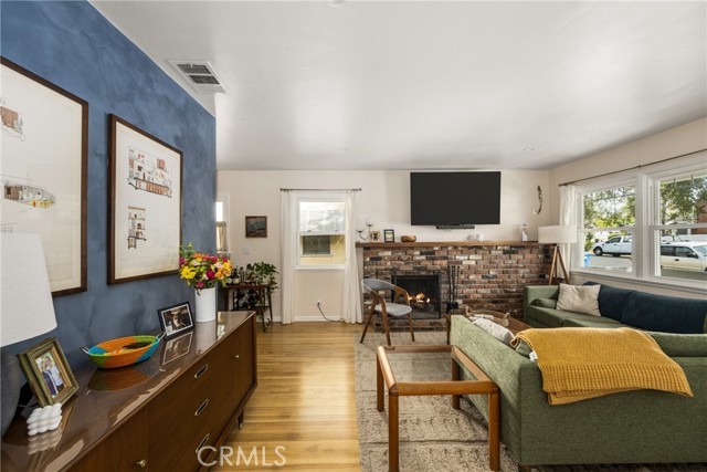 Detail Gallery Image 9 of 44 For 309 E 46th, Long Beach,  CA 90807 - 4 Beds | 2 Baths