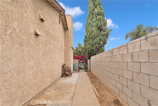 5834 Norman Way, Riverside CA: https://media.crmls.org/medias/56815a1e-b8ff-4f7d-aaf9-394534da33a5.jpg